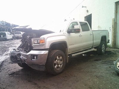 J26090, 17 Sierra2500, 6.6L Diesel.JPG
